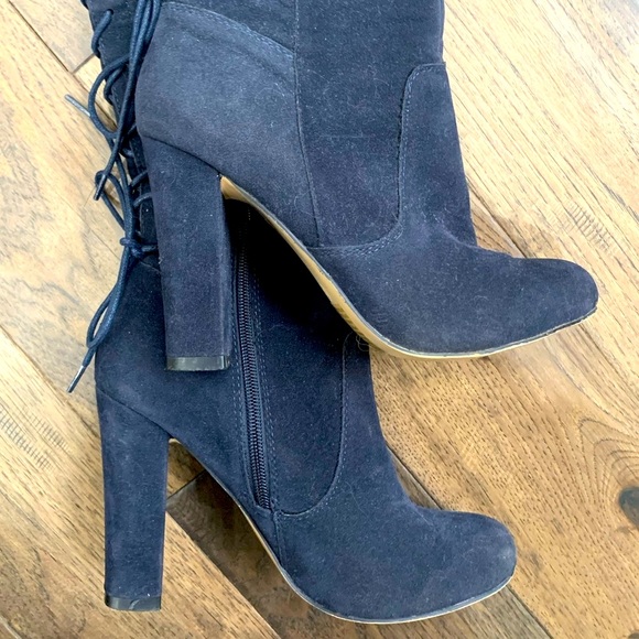 Stunning over the knee boots - Picture 2 of 5